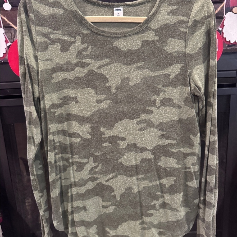 Old Navy Olive Camo Long Sleeve Tee Size Medium
